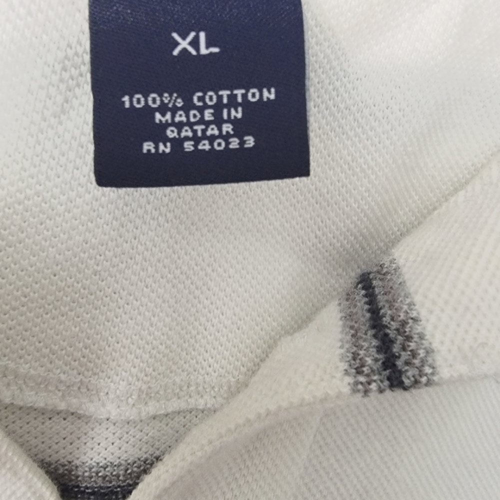 Short sleeved mens nitted Gap shirt